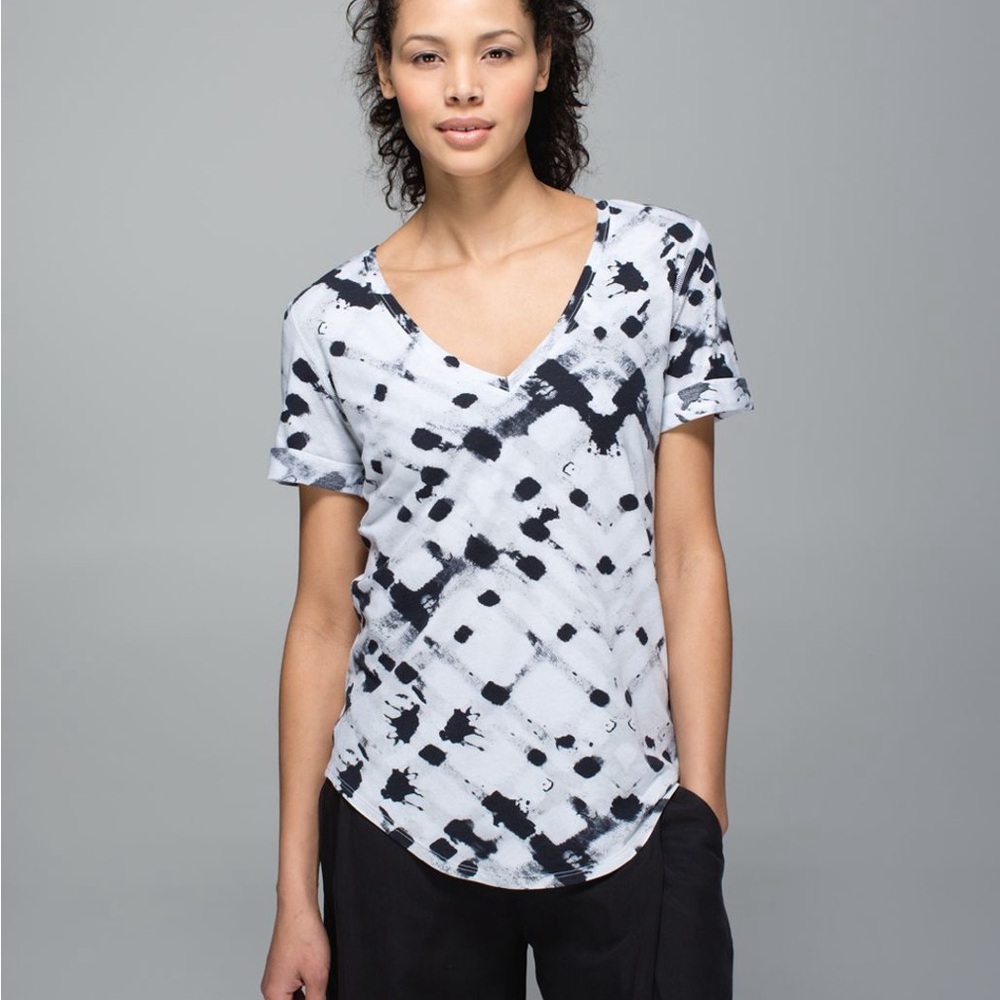 Lululemon Love Tee II
Ghost Weave White Black sz 6 MINT